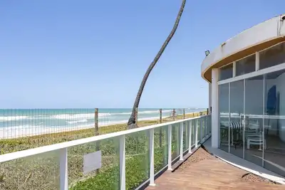 Image de Luxury and comfort right on the beach in Barra de São Miguel