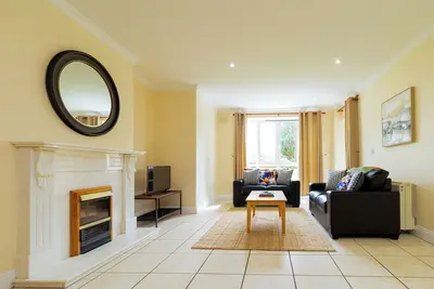 Image de Gort Na Coiribe 3 Bedroom - Galway Lakside Apartments