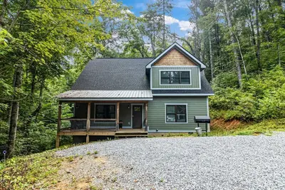 Image de Pinewood Forest: 3br Cabin with Hot Tub & Game Room