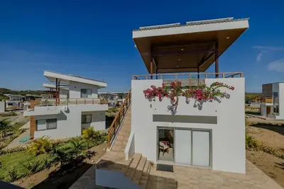 Image de Charming 1br Two-Story Coastal Home w Ocean View | Terrace