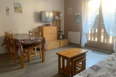 Image de À 280m des pistes de ski, Rez-de-chaussée, terrasse, parking, télévision, casier à ski, 24m²