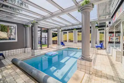 Image de 4 Bedroom Villa with Heated Indoor Pool in Kapla