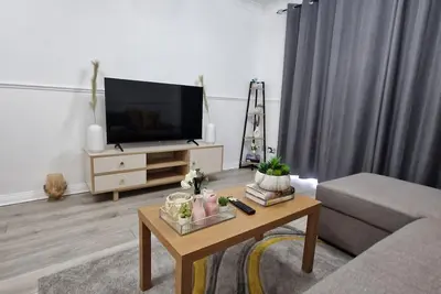 Image de Cosy and Luxurious Home. Stylish, peaceful and quiet location. Sleeps 5 guests.