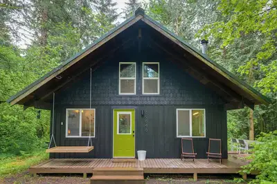 Image de Tiny: An A-Frame Cabin in the Woods