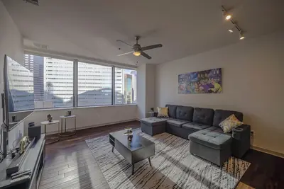 Image de Sky Luxury  Downtown  Free Parking  Gym  Pool