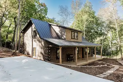 Image de Cabin Retreat with Hot Tub