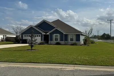 Image de A Stylish Blue Haven in Valdosta