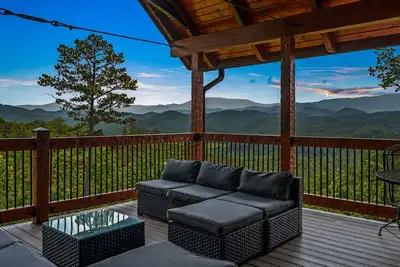 Image de The View | Hot Tub -Theater- Pool Table