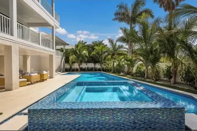 Image de Reserve a 7- night stay at a 3 Night Price for September!