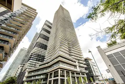 Image de Brand New Corner Condo with Toronto Downtown view in Lakeshore