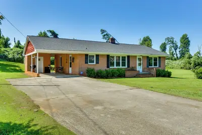 Image de 8 Mi to Clemson: Peaceful Family Home w/ Yard