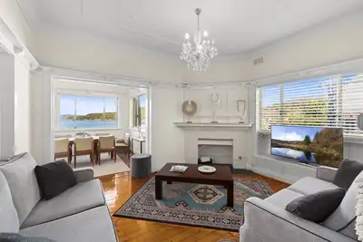 Image de Fairlight 2-Bed Apartment Steps from the Beach