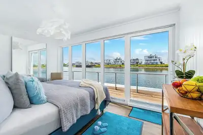 Image de Modern floating vacation home, with large roof terrace, wicker beach chair, Finnish sauna