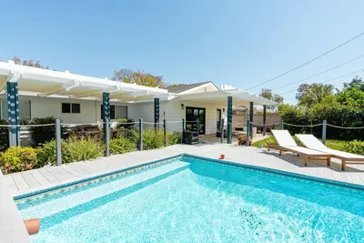 Image de 4bd - Pool - Backyard Retreat