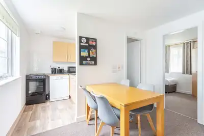 Image de Two Bedroom Budget Apartment