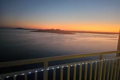 Image de Oasis On the Bay-Luxury 3-bedroom condo