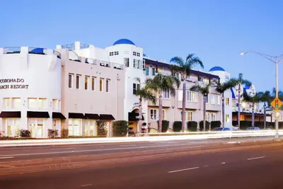 Image de Celebrate winter holidays at the lovely, warm, welcoming Coronado Beach Resort!