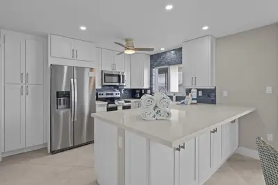 Image de Serene Garden & Gulf View | Top Floor 2br Remodeled Condo