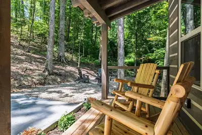 Image de 2 Smoky Mountain Cabins | Hot Tubs + Lake Access