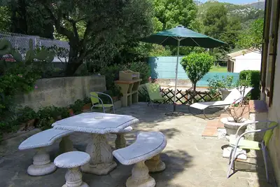Image de Studio, calme, grande terrasse, en rez de jardin de villa