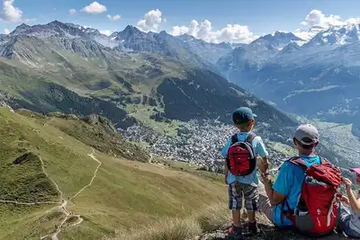 Image de Spacious Verbier 3-Bedroom with Breathtaking Views & Ski-In/Ski-Out Potential