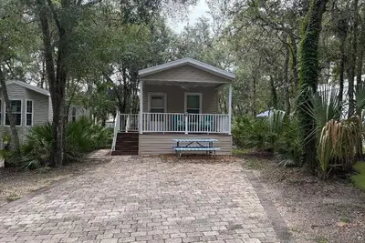 Image de Quaint cottage tucked away in Crystal River. 1 Bedroom 1 Bath.