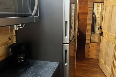Image de 3-bedroom with 3 private Bathrooms Semi Shared Rooms Only cabin
