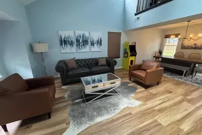 Image de Family oriented neighborhood with a touch of modern!