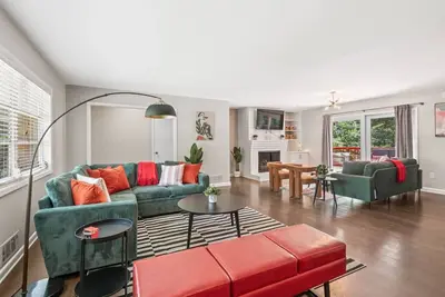 Image de Sleeps 14 +Truist Field+15 mins to Atl+Six Flags