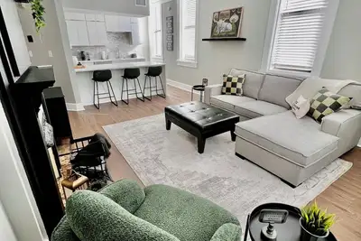 Image de Historic Downtown Indy Condo Sleeps 6