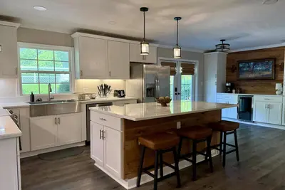 Image de Southern Charm Home: Pool + Fireplace + Large Yard