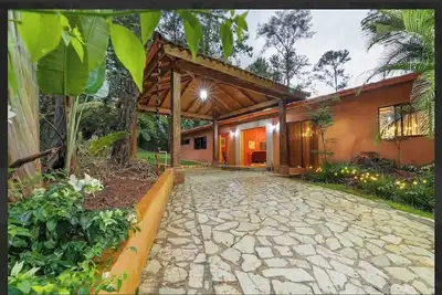 Image de Family house with beautiful patio and Bbq. Near rivers and waterfalls. Security