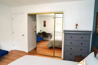 Image de Cozy Queen Room 203 w/ Kitchen & Laundry Access