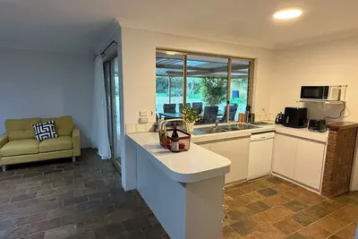 Image de Spacious 4-Bed Family Retreat