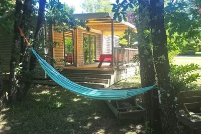 Image de Mobil home spacieux avec terrasse à Dévillac