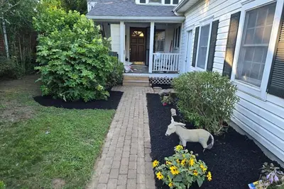 Image de Charming 4-bedroom lakeside cottage in Madison. Wine weekend getaways!