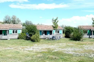 Image de Chalet à Chaillé-les-Marais - Terrasse et salon de jardin