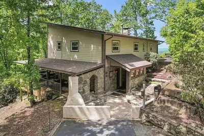 Image de Mountain views, pickleball, hot tub, guest cottage, fire pits w/free Biltmore pass