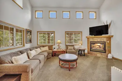 Image de Bright 3br Mountain Getaway + Private Hot Tub