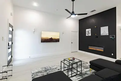 Image de Entire Vacation House in Dallas that serves almost all your needs.