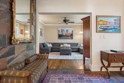 Image de Charming historic 2 Br/2ba + Loft unit in a triplex near Piedmont Park/Beltline