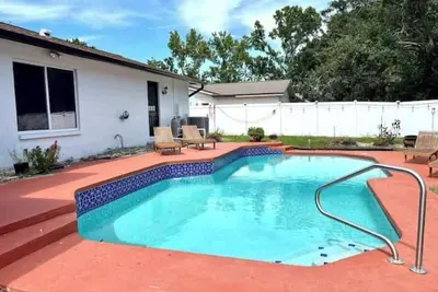 Image de Spacious Pool Home 4bd/3ba
