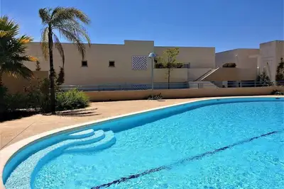 Image de Luxueux F2 neuf, au calme, sécurisé, avec piscine et un jardin privatif