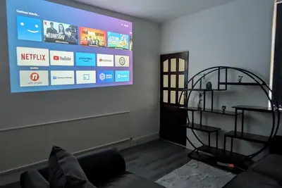 Image de Charming Cozy 4-bedroom house with Projector, Snack cupboard, Highspeed Wi-Fi