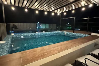 Image de Beautiful 7 bedroom oceanfront home with private pool