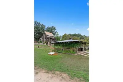 Image de Serenity Awaits at our Lake Front Cabin w/Pool