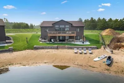 Image de New Listing Direct Access to Sunset Lake 5br Home Arcade Games, Grill Patio/deck