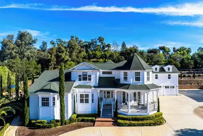 Image de Enchanted Estate with Pool, Spa, Slide, Sauna in your own 4-Acre Park