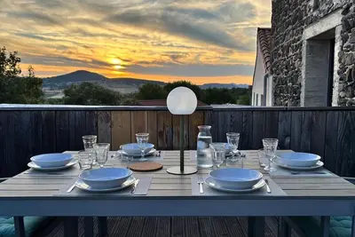 Image de Gîte soigné avec vue et terrasse