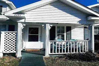 Image de Affordable Family & Pet-Friendly Comfort • Quick Drive to Beaches, Bases & DTown